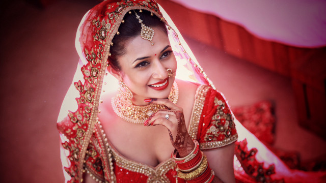 Bridal woman red gold portrait free wallpaper - medium preview image