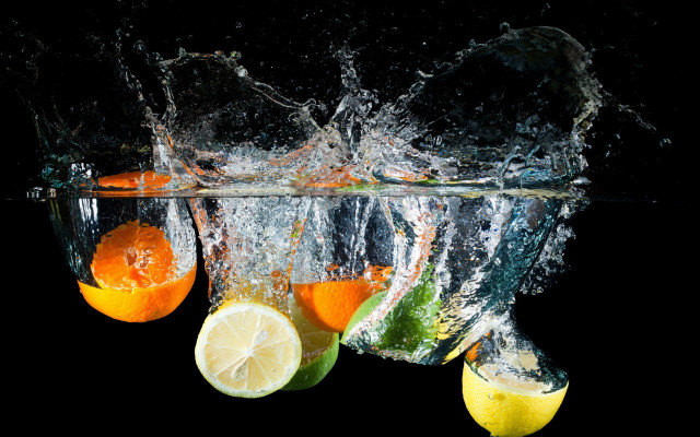 Water lemons limes glass photorealism free wallpaper - medium preview image