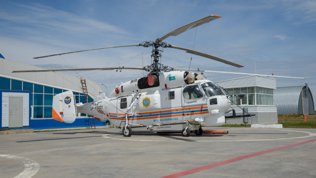 Helicopter building jigsaw cloud helmet free wallpaper - medium preview image