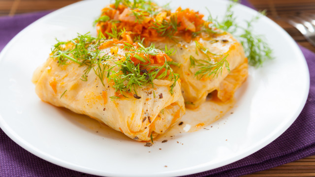 White plate food purple napkin free wallpaper - medium preview image