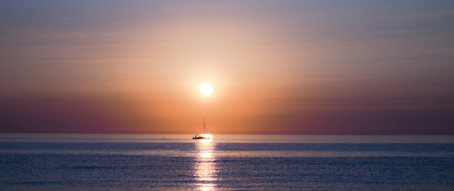 Boat sunset water horizon lensflare free wallpaper - medium preview image