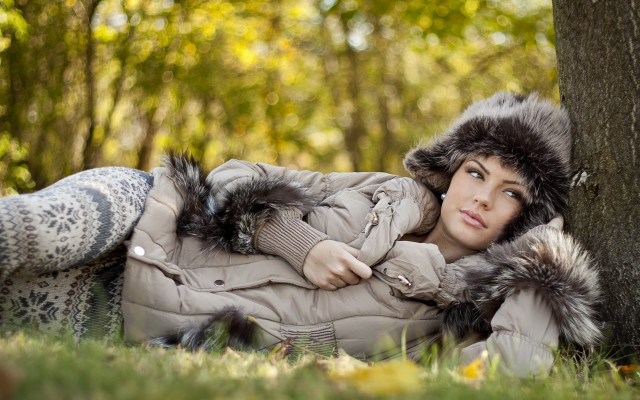 Woman lying tree fur coat free wallpaper - medium preview image