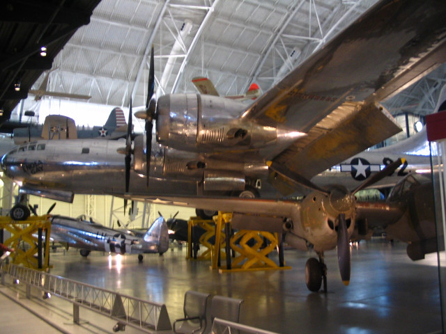 Museum silver airplane display center free wallpaper - medium preview image