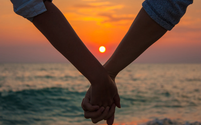 Beach sunset holding hands romantic free wallpaper - medium preview image