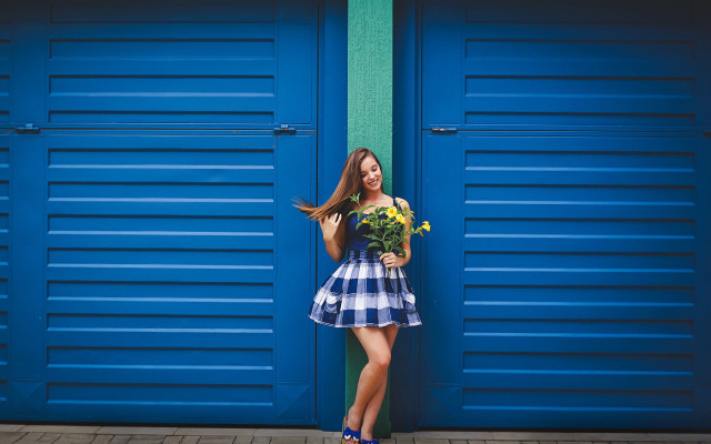 Woman blue wall flowers bouquet free wallpaper - medium preview image