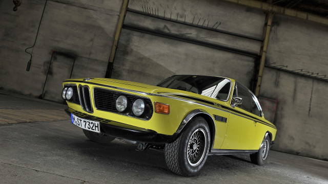 Yellow bmw garage fine detailed free wallpaper - medium preview image