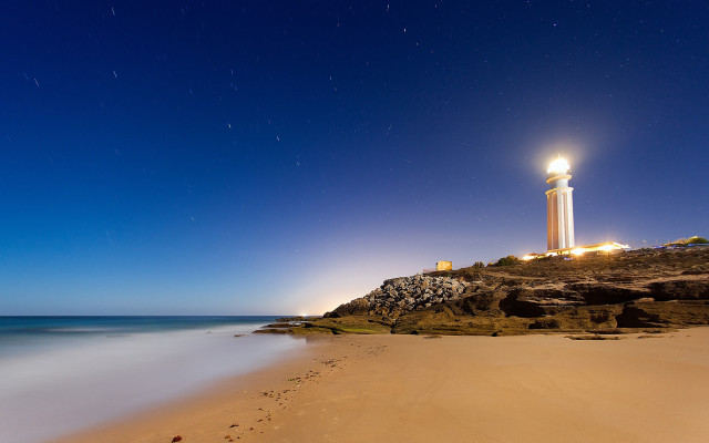 Lighthouse rocky cliff night australian free wallpaper - medium preview image