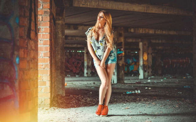 Woman urban graffiti fashion blonde free wallpaper - medium preview image