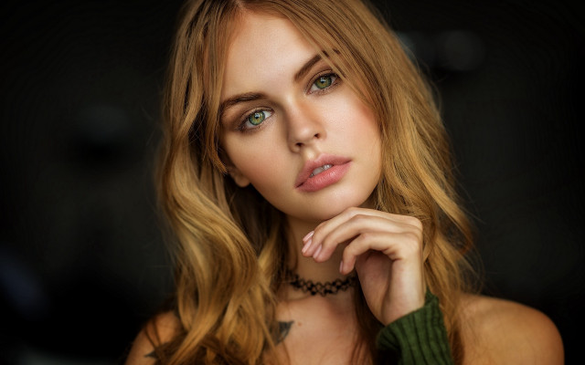 Eszter mattioni green sweater long free wallpaper - medium preview image