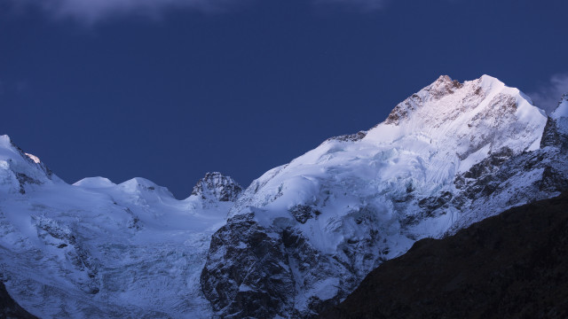 Snowy mountain blue sky clouds free wallpaper - medium preview image