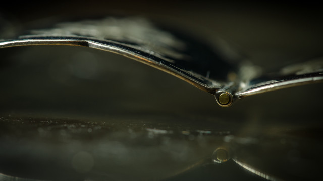 Metal reflection kinetic art macro free wallpaper - medium preview image