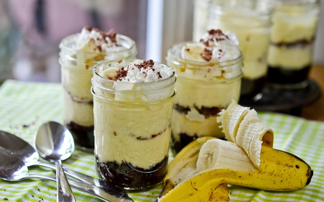 Desserts bananas tablecloth spoon fork free wallpaper - medium preview image