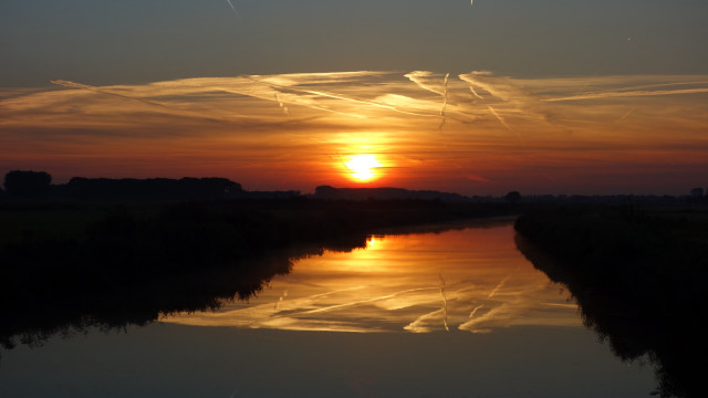 Sunset river clouds contrails flemish free wallpaper - medium preview image