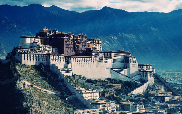Large white building mountain city free wallpaper - medium preview image