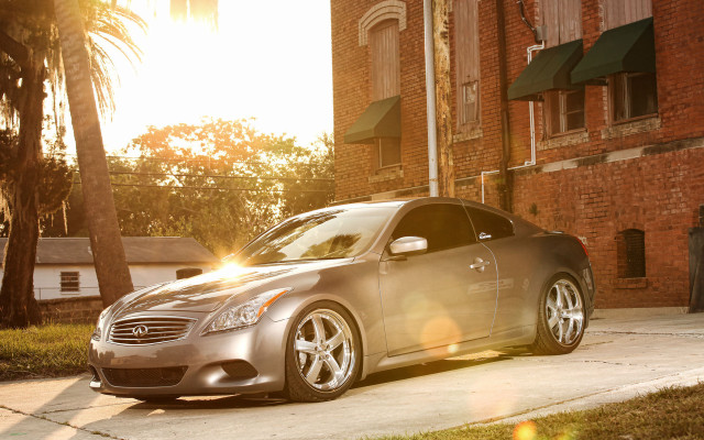 Silver car road palm tree free wallpaper - medium preview image