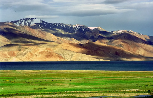 Lake mountains grass foreground clouds #2 free wallpaper - medium preview image