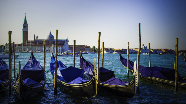 Gondolas city clocktower mountain architecture free wallpaper - medium preview image