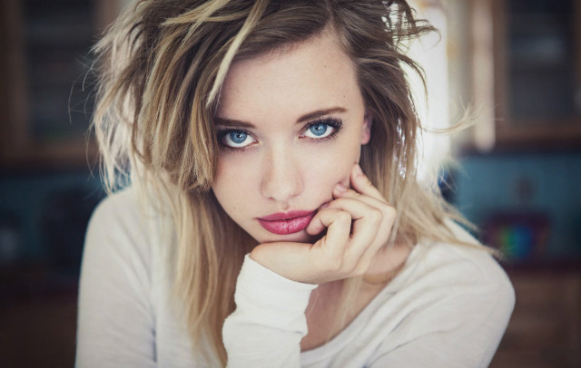 Eszter mattioni blue eyes white #2 free wallpaper - medium preview image