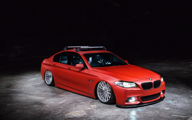 Red car roof light black free wallpaper - medium preview image