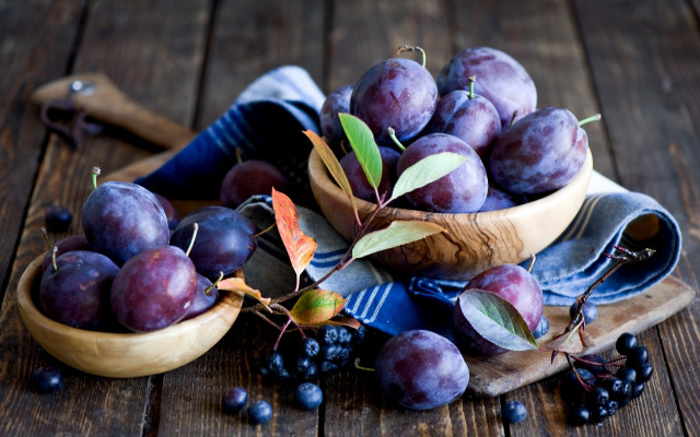 Bowl plums blueberries wooden table free wallpaper - medium preview image