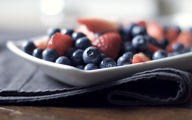 Berries blueberries stilllife photorealism blurry free wallpaper - medium preview image