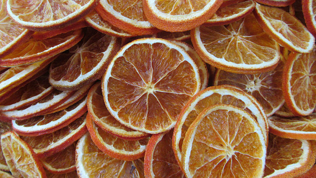 Orange slices pile plate tabletop free wallpaper - medium preview image