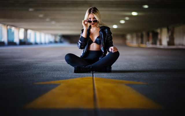 Woman blonde jacket illusionism fashion free wallpaper - medium preview image