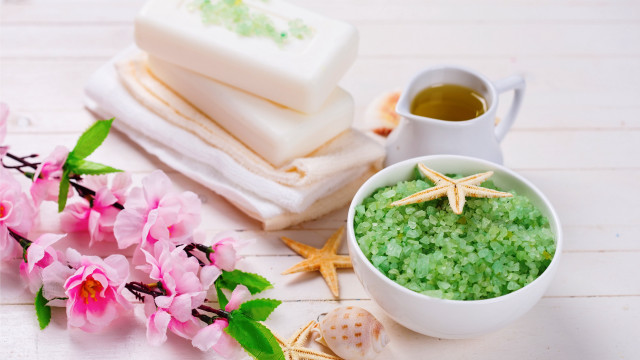 Seaweed tea flowers white table free wallpaper - medium preview image