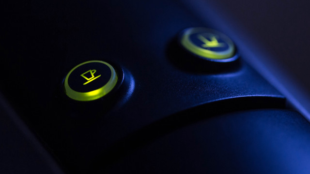 Black yellow controller yellow light free wallpaper - medium preview image