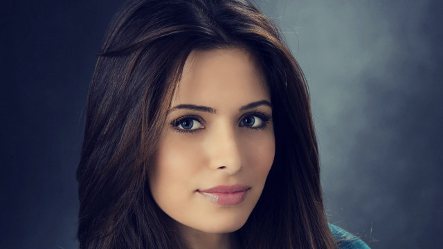 Samikshavad aramenta dianthe vail portrait free wallpaper - medium preview image