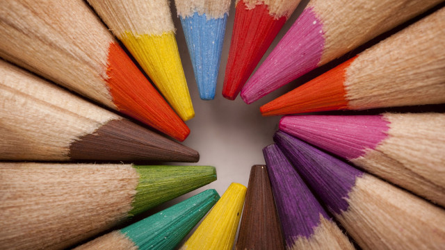 Colored pencils circle complementing colors free wallpaper - medium preview image