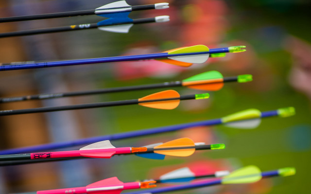 Arrows wall blurry background sharp free wallpaper - medium preview image