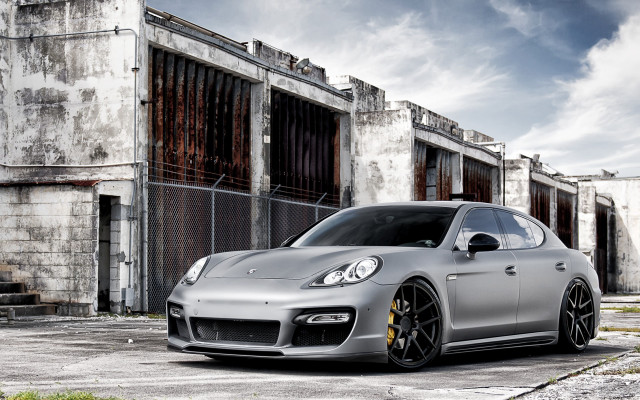 Silver sports car building gate free wallpaper - medium preview image