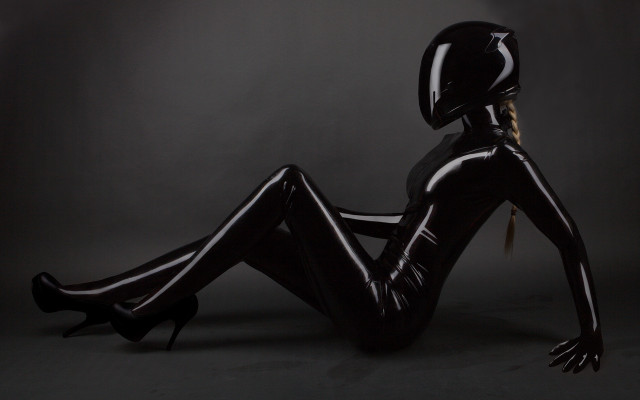 Eve ryder black latex sitting free wallpaper - medium preview image