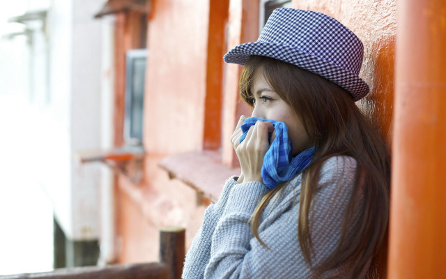 Woman hat scarf leaning bokeh free wallpaper - medium preview image