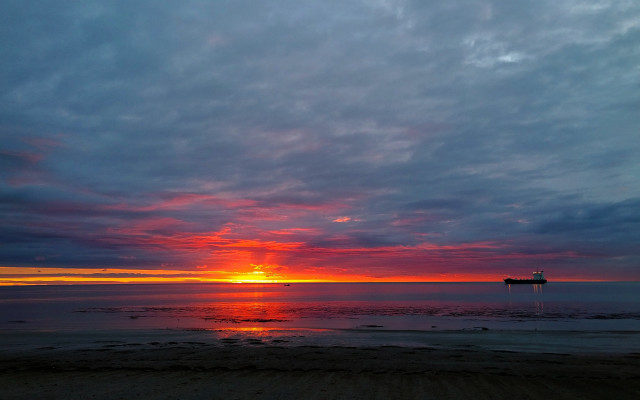 Sunset beach boat clouds ocean free wallpaper - medium preview image