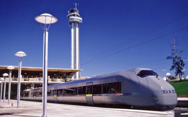 Modern train clocktower streetlight erlund free wallpaper - medium preview image