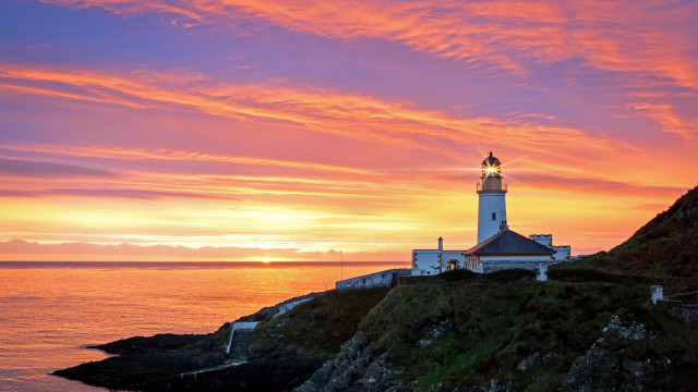 Lighthouse cliff sunset pink sky free wallpaper - medium preview image