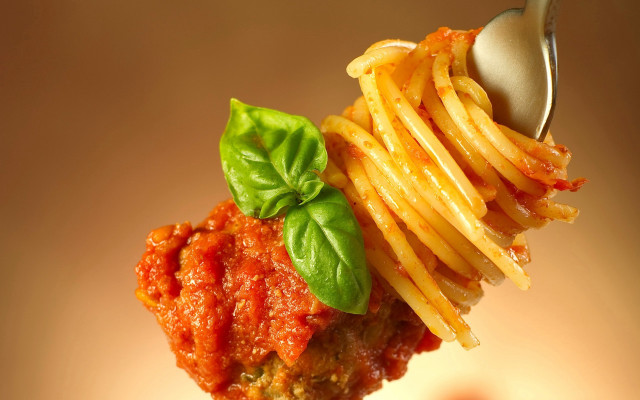Fork pasta sauce leaf food free wallpaper - medium preview image