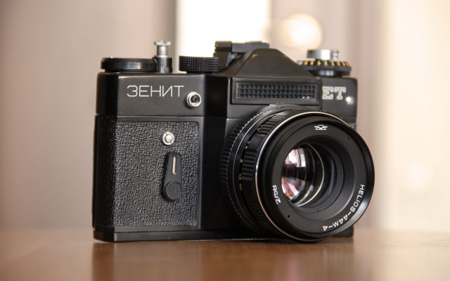 Camera on table lens attached free wallpaper - medium preview image