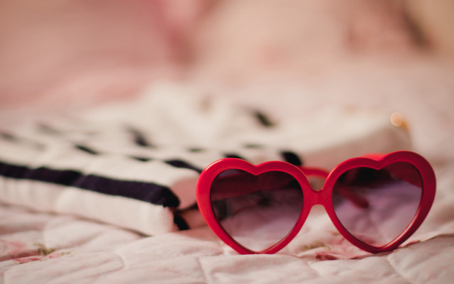 Heart shaped sunglasses bed blanket free wallpaper - medium preview image