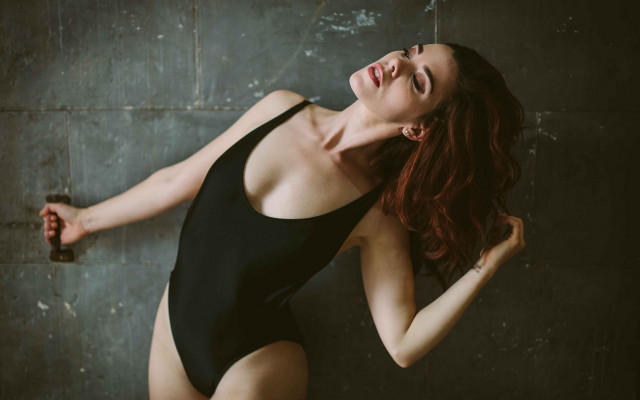 Woman black swimsuit arabesque pose free wallpaper - medium preview image