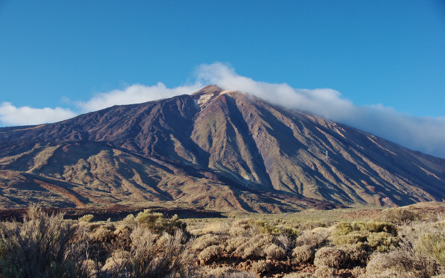 Mountain cloud field bushes beach free wallpaper - medium preview image