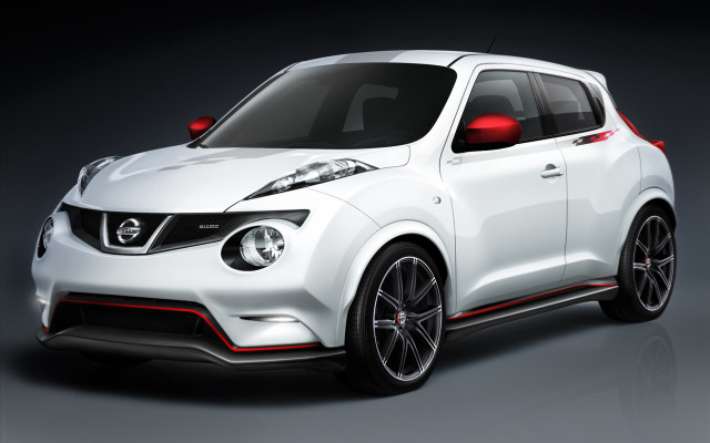 White nissan juke red light free wallpaper - medium preview image