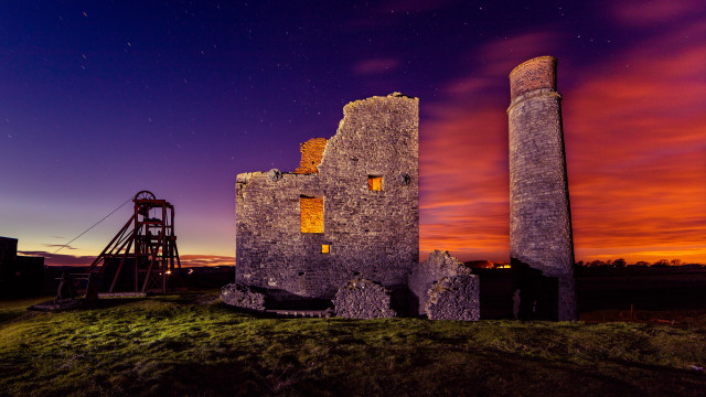 Stone tower night redsky cityscape free wallpaper - medium preview image