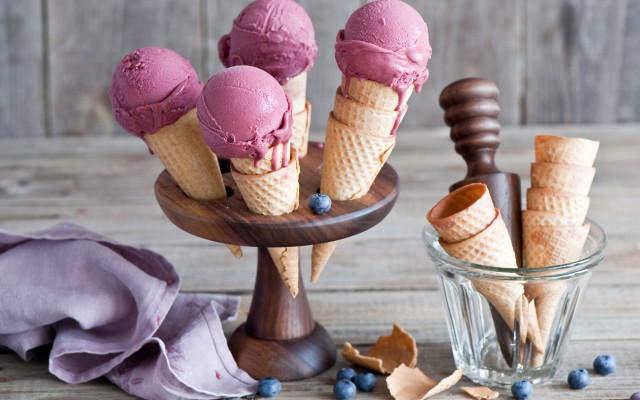 Wooden tray ice cream blueberries free wallpaper - medium preview image