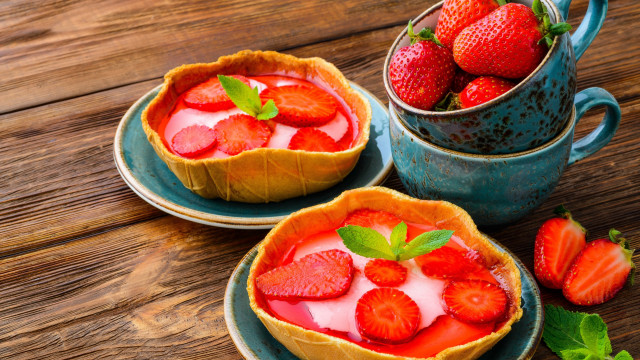 Plates fruit tea pitcher strawberries free wallpaper - medium preview image