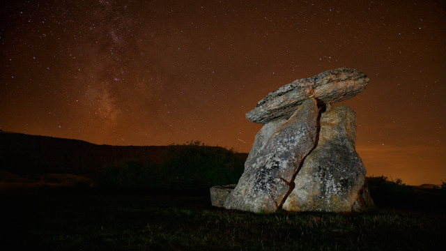 Large rock crack grass starry free wallpaper - medium preview image