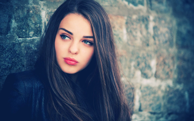Eszter mattioni portrait brick wall free wallpaper - medium preview image