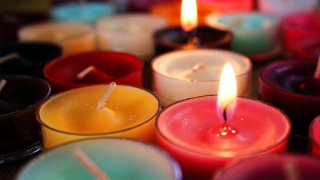 Candles group lit center naturalism free wallpaper - medium preview image